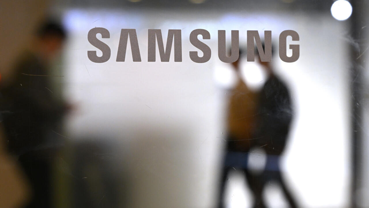 Samsung warns fourth