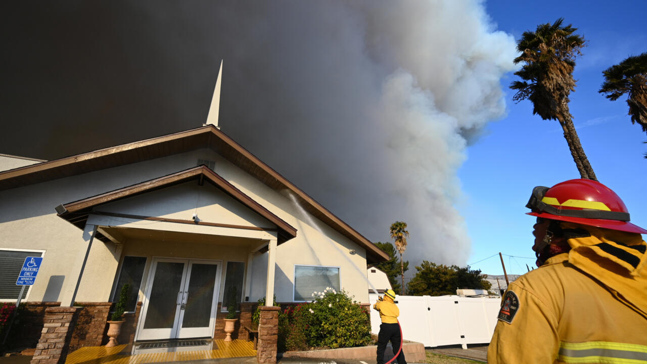 New explosive wildfire erupts near Los Angeles